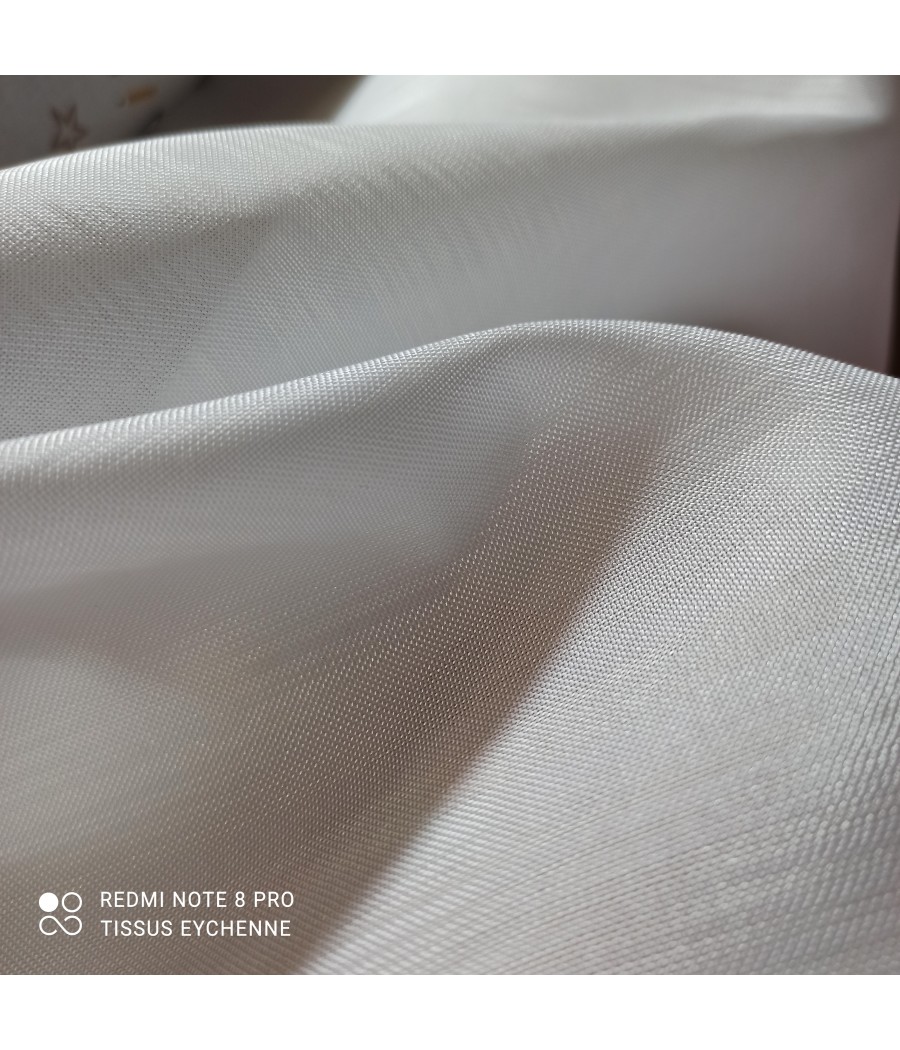 Tissu polyester blanc   2€...