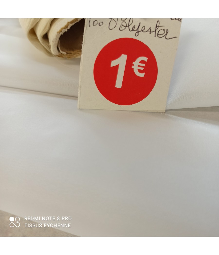 Tissu polyester blanc cassé...