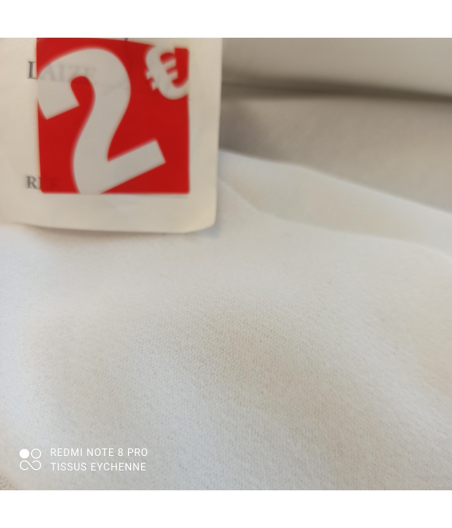 Tissu polyester blanc   2€...