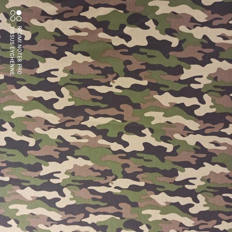 Kickin Camouflage Armée Vert tissu de coton BTY 